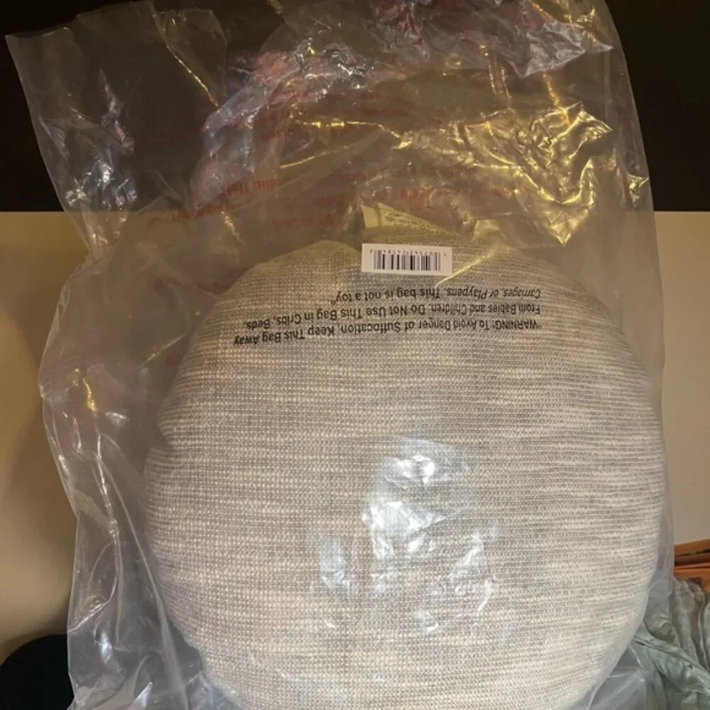 Throw Pillows PAIR OF TWO. NEW IN Package